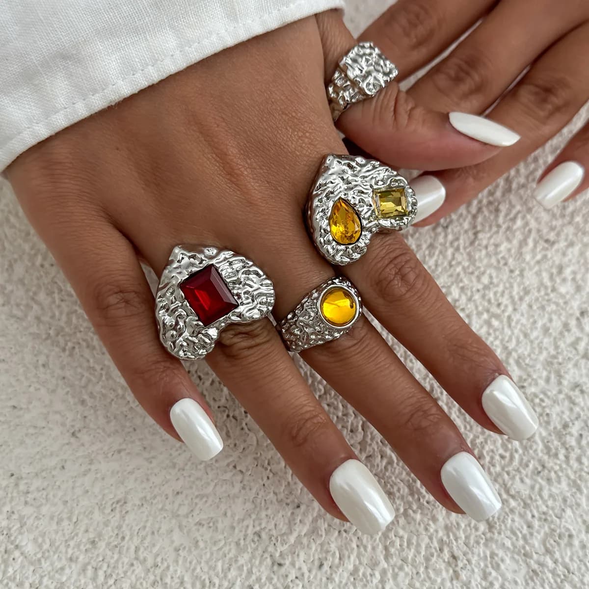 Set di Anelli Lava Heart Knuckle Ring – Gioielli Moderni Impilabili con Cristalli Quadrati Intarsiati per Donna, Anelli in Argento e Oro Chiaro 6569