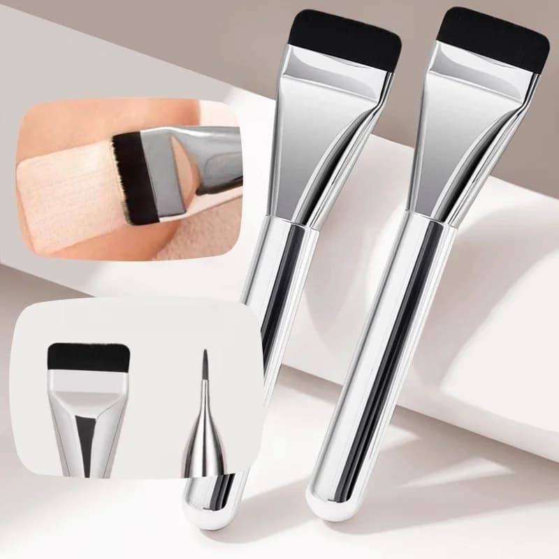 2 brushes for ultra-thin foundation, brush for contouring the face, flat brush for contouring the face, brush to shade the cream for the foundation