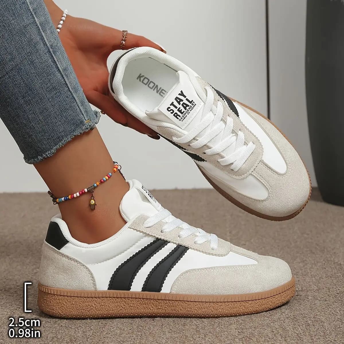 Fashionable women's sneakers, striped sports shoes with laces, breathable casual running shoes, light, soft and comfortable, strong sizes