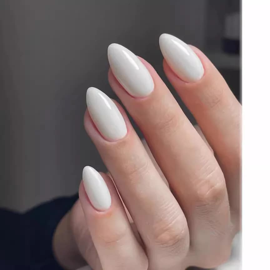 24 pieces of fake nails of white almond cover complete nail tips simple plain color wearable print on nails set fake nails short round head