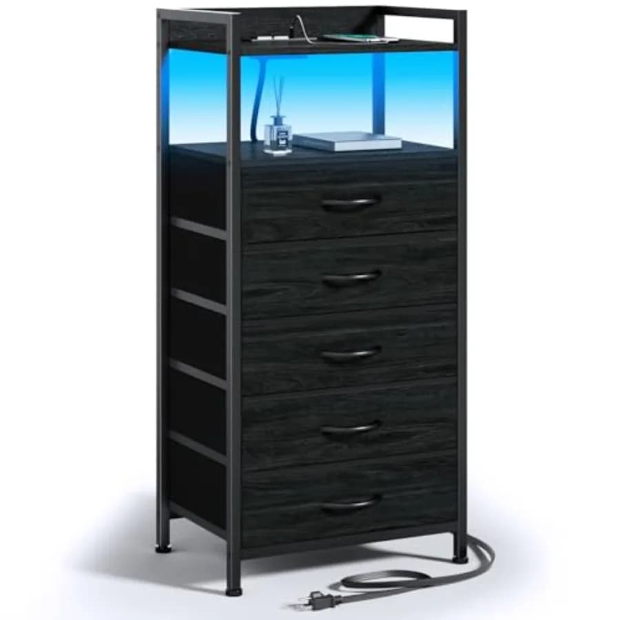 Comodino Alto Nero con Stazione di Ricarica e Luce LED per Camera da Letto, Cassetto in Tessuto, Struttura in Metallo, Mobile in Legno per Soggiorno