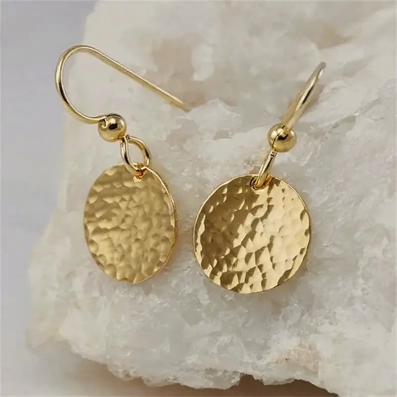 1 paio di orecchini e collana con dischi a motivo ritorto e intrecciato per donna e ragazza