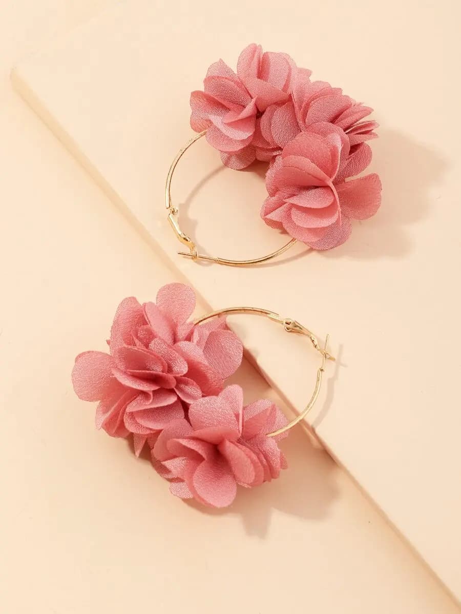 Orecchini a cerchio color oro con grappolo floreale rosa cipria – Regalo elegante per San Valentino, Festa della Mamma, feste