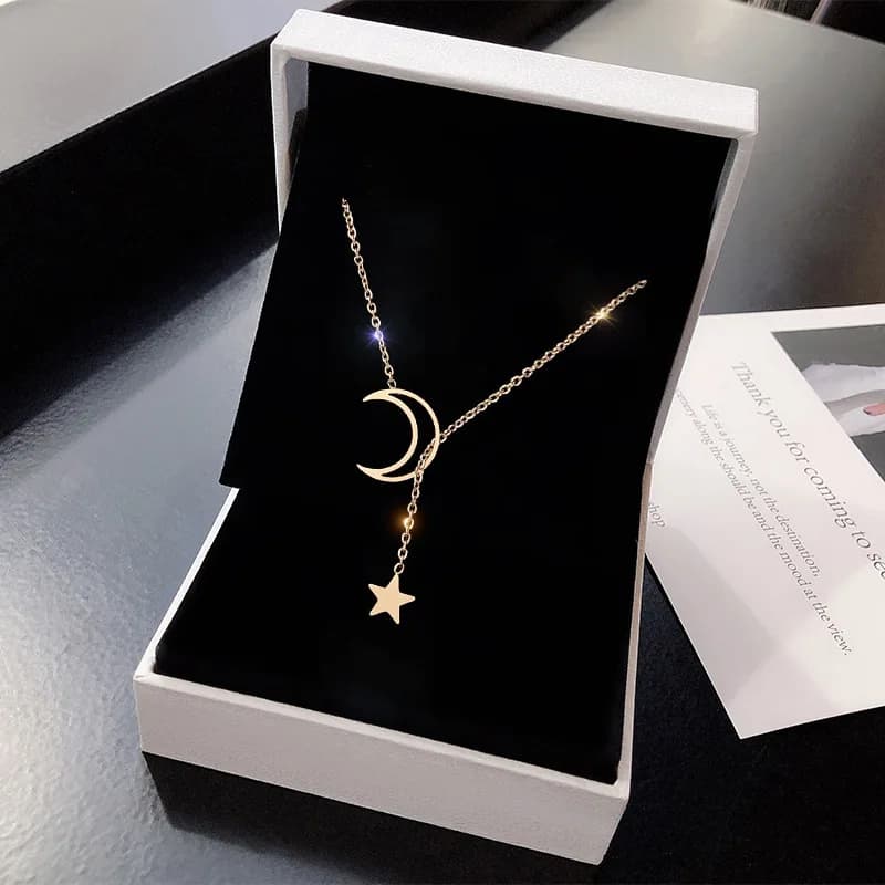 Nuova Collana Girocollo Semplice con Ciondolo Luna e Stella, Collana con Ciondolo in Lega Color Oro Semplice, Collane per Donna, Gioielli da Festa