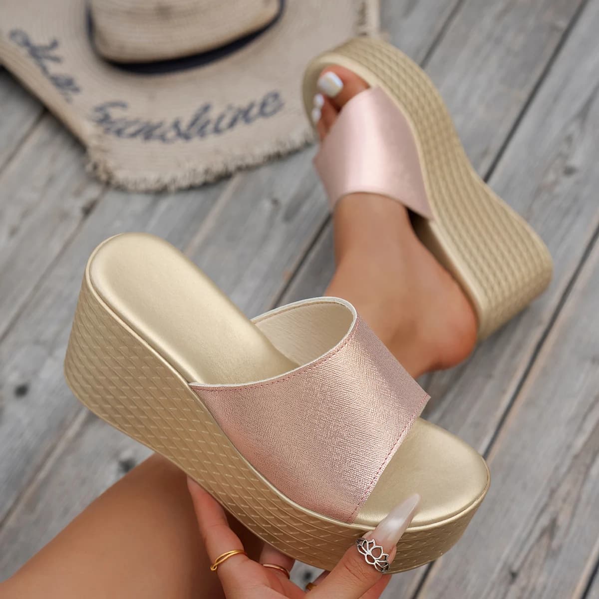 Sandali con zeppa da donna Designer Slides Donna 2025 Nuovi sandali estivi Moda romana Scarpe casual Comode scarpe da spiaggia da donna