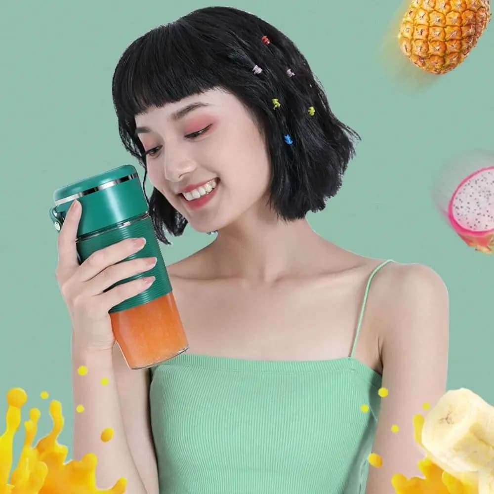 Beverage mixer Wireless electric juicer cup with silicone cup cover Rechargeable for fruit juices Mini blender for car smoothie