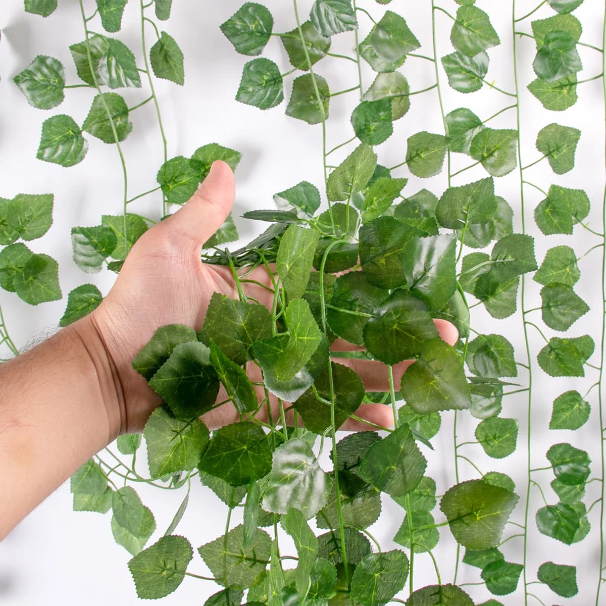2.4M Vite artificiale Pianta di edera Foglie verdi Appeso a parete Ghirlanda Festa di nozze Decorazione del giardino di casa Foglio falso Ghirlanda di rattan