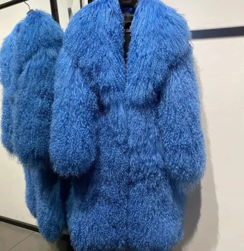 Cappotto da donna in vera pelliccia con colletto a cintura in pelle di capra mongola lungo, naturalmente caldo e alla moda