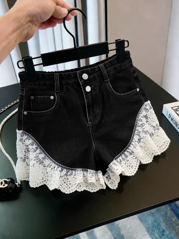 Nuovi Shorts Estivi in Jeans Neri con Inserti in Pizzo, Gamba Larga e Vita Alta, Stile Casual e Snellente per Donna
