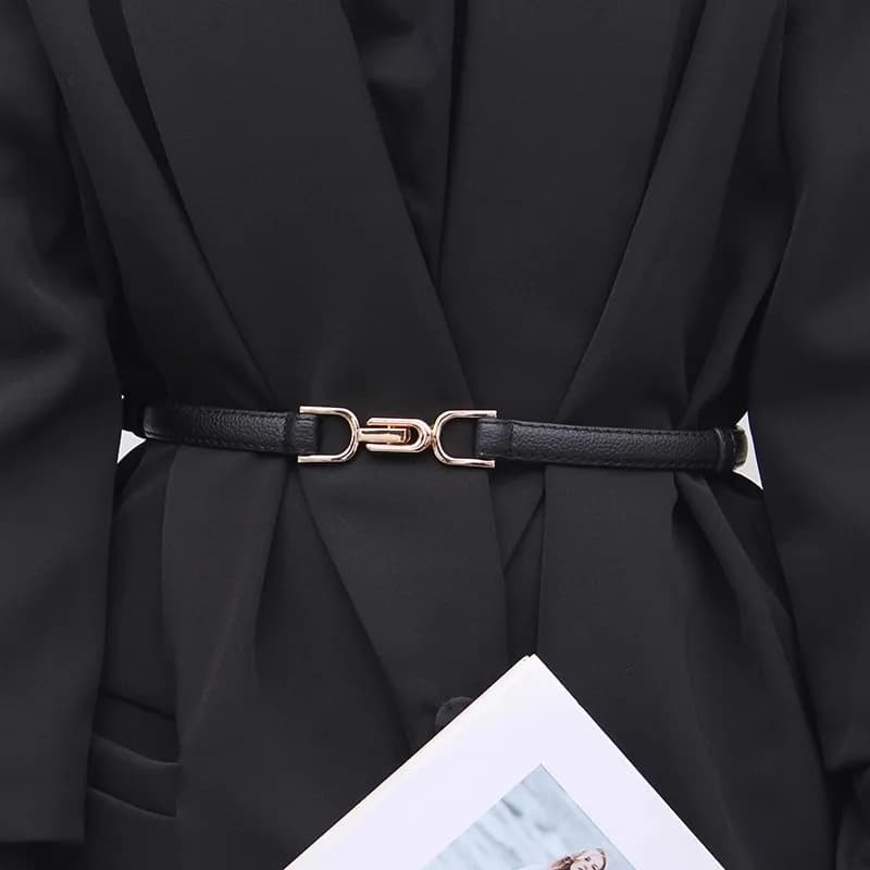 Cintura in ecopelle sottile e sottile alla moda con fibbia in lega di pelle PU skinny alla moda per abito jeans