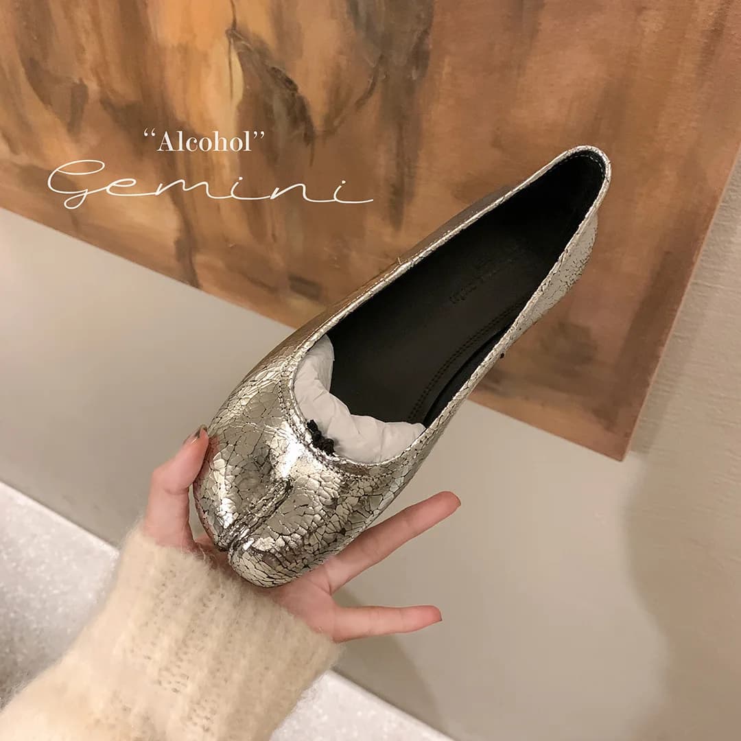 Scarpe basse da donna con design a punta divisa in pelle, mocassini comodi con bocca superficiale, scarpe da donna basse alla moda casual da esterno