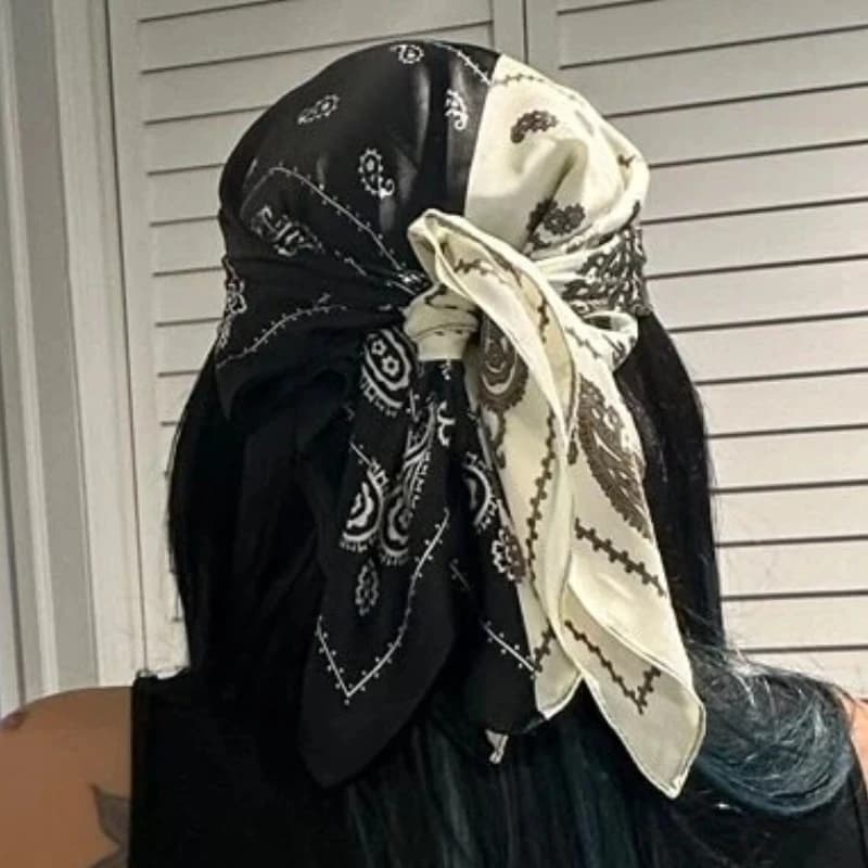 Foulard Quadrato in Seta 70x70cm con Stampa Cavallo, Design Lussuoso, Morbido Raso, per Donna, Fascia per Capelli, Sciarpa da Collo, Hijab da Ufficio, Copricapo