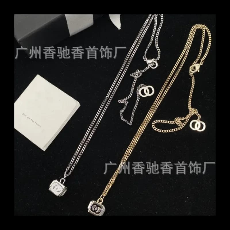 New design with glazed nuts Necklace with square diamonds Temperamento Versatile decoration for simple and compact objects