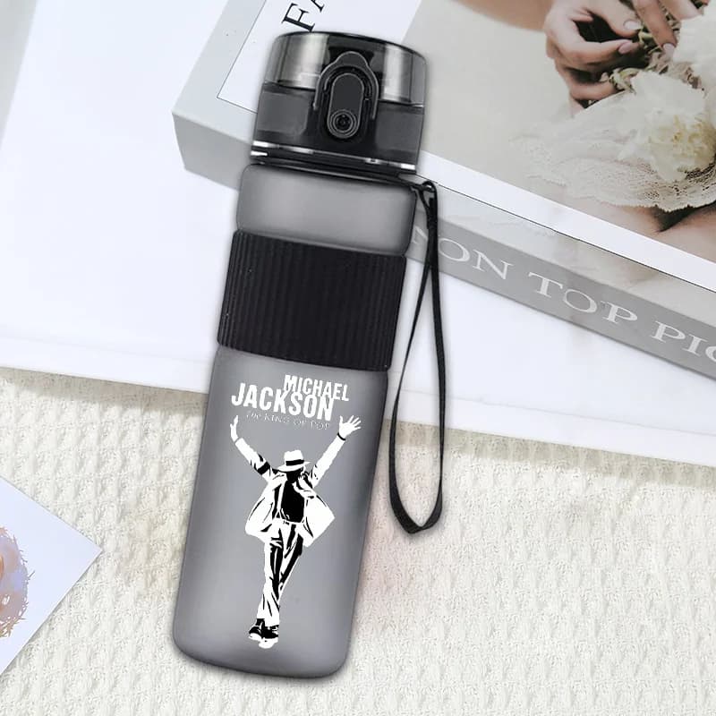 Bottiglia d'Acqua Vintage Michael Jackson da 550ml con Grafica, in Plastica Opaca, Design Creativo e alla Moda, Borraccia Portatile da Viaggio, Regalo di Compleanno