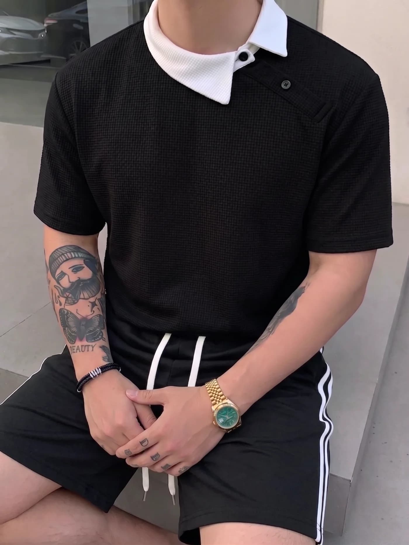 Men's black and white contrasting diagonal buckle fake two-piece side double white stripe drawstring shorts two-piece set