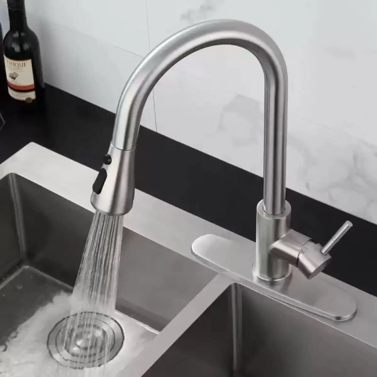 Rubinetto da cucina monocomando con doccetta estraibile, miscelatore lavello con getto a spruzzo, cromato/nero