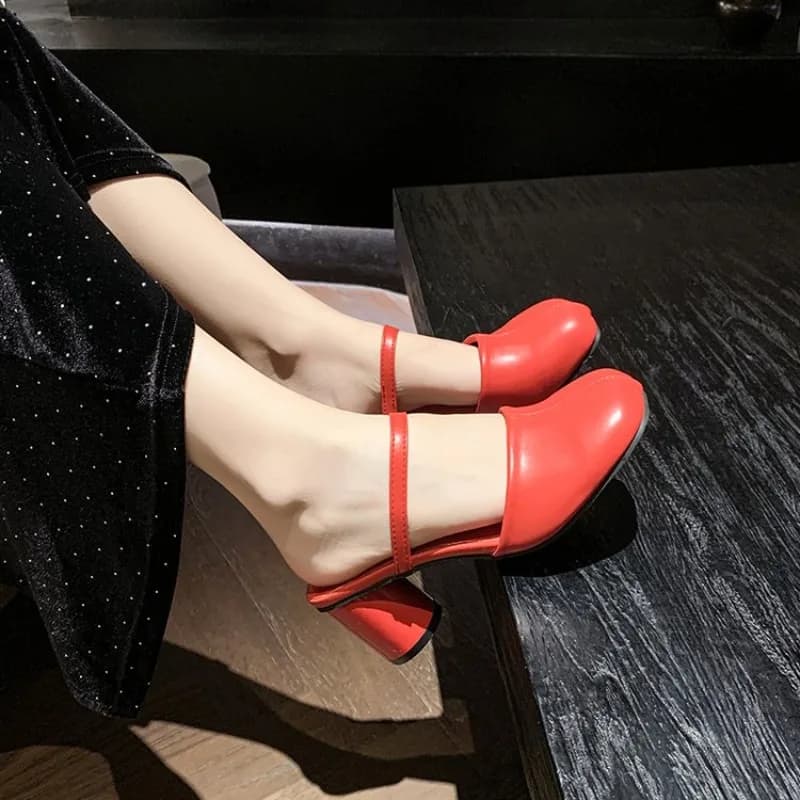 2025 Nuovo cappotto con tacco spesso da donna con mezza punta e mezza pantofola, infradito estivi alla moda con tacco alto