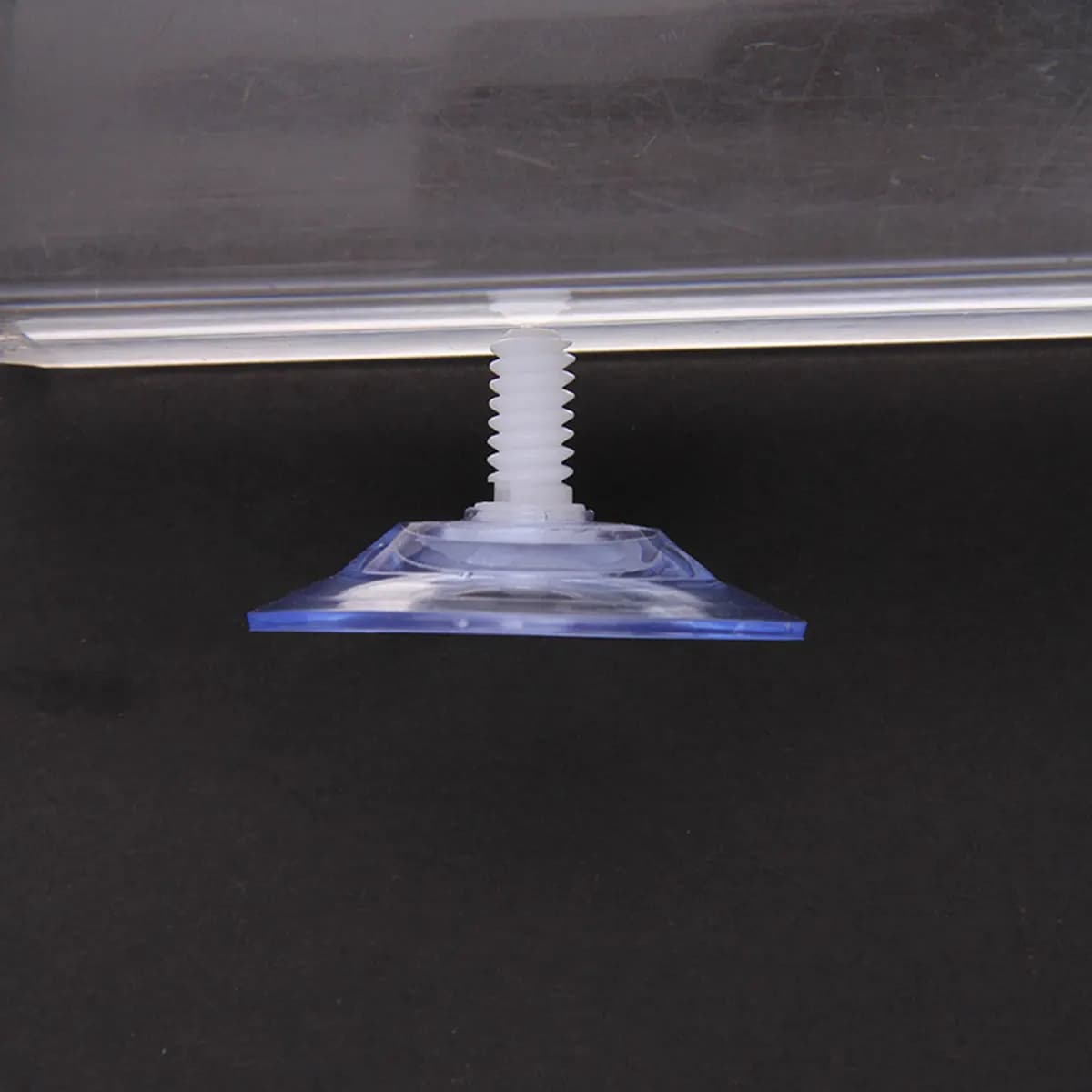 4Pcs Suction Cups Bolt Clear Plastic Pads Heavy Duty Sucker Hooks for Hanging Wreaths Posters Kitchen Bathroom Windows Mirrors