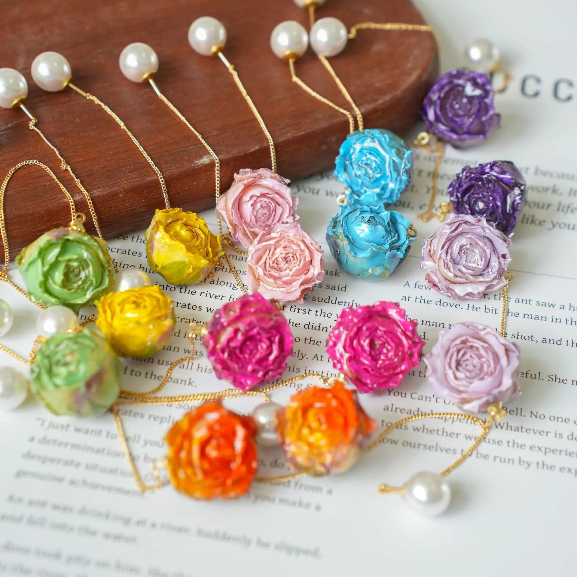 Orecchini Lunghi Eleganti con Rose Stabilizzate Serie Fiori, Orecchini in Resina Epossidica con Rose Naturali, Orecchini a Filo Lungo, Confezione Personalizzata