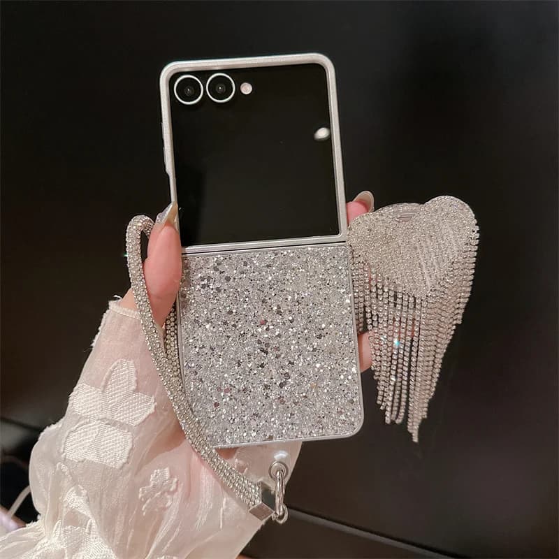 Custodia magnetica per telefono con supporto a forma di cuore con nappa di diamanti per Samsung Galaxy Z Flip 7 6 5 4 3 Flip6 Flip7 Cover con catena per Magsafe Capa