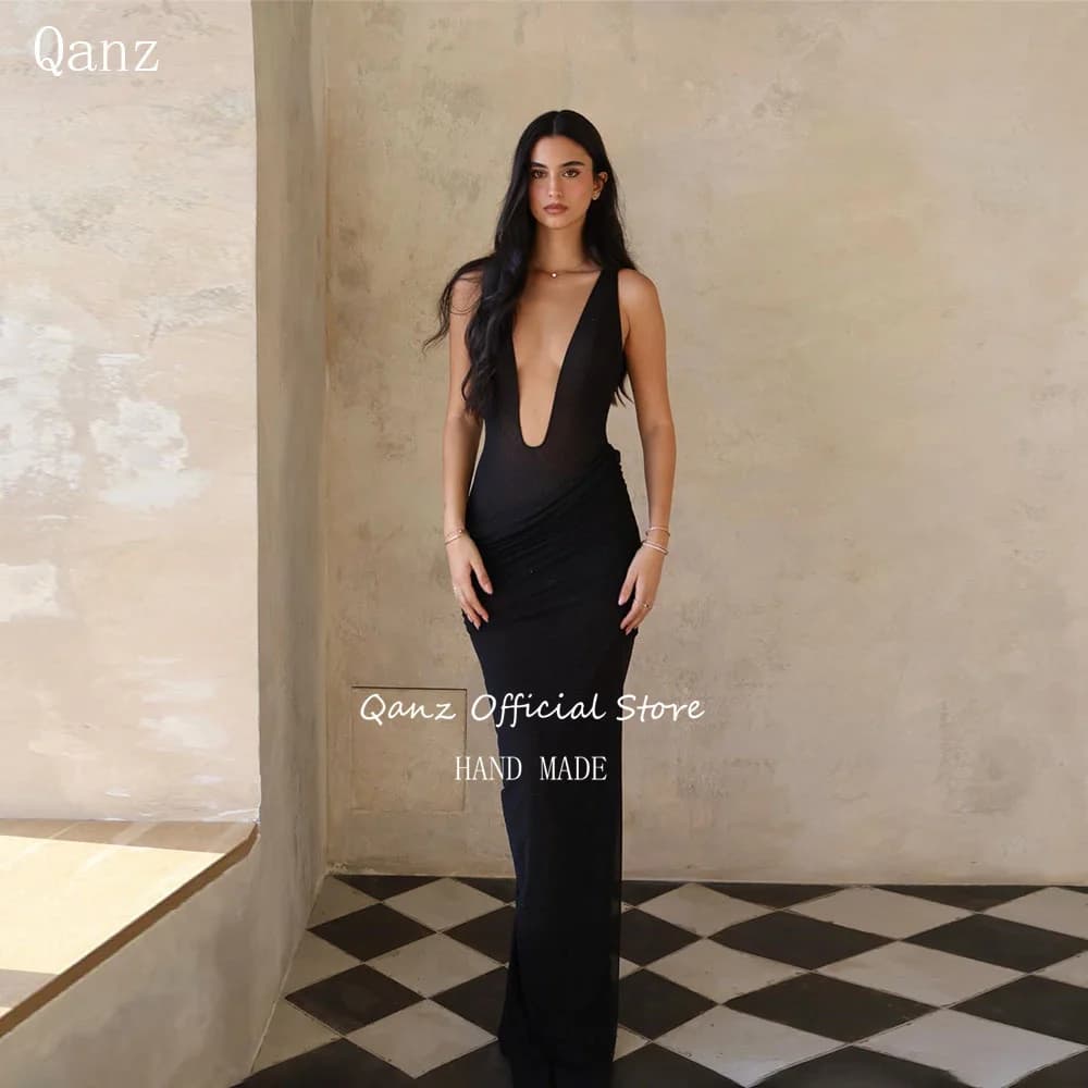 Qanz Abiti da ballo neri con scollo a V profondo Abiti da sera formali senza maniche a sirena Abiti da donna senza schienale personalizzati