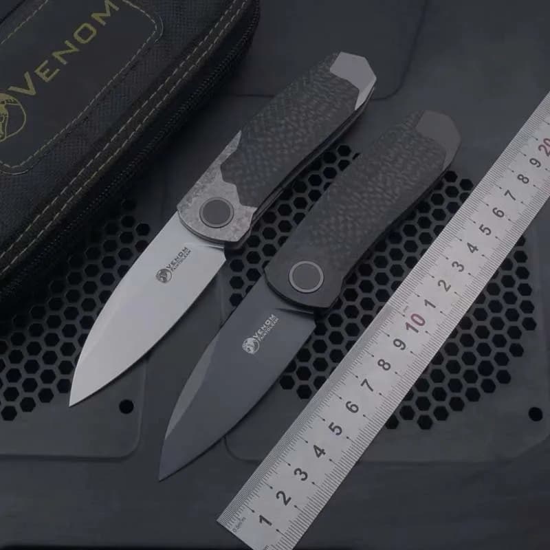VENOM Nuovo Coltello Weimang in Acciaio M390 con Manico in Titanio e Fibra di Carbonio per Campeggio, Caccia, Cucina e Sopravvivenza