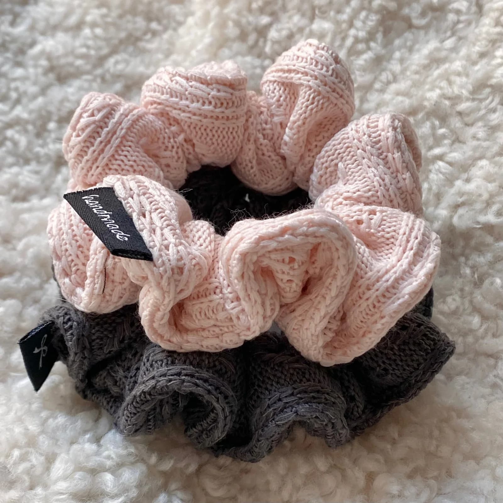 Set di elastici per capelli lavorati a maglia fatti a mano da donna (1 pezzo) (rosa chiaro e grigio) - Elastici per capelli morbidi e confortevoli, eleganti per la coda di cavallo quotidiana