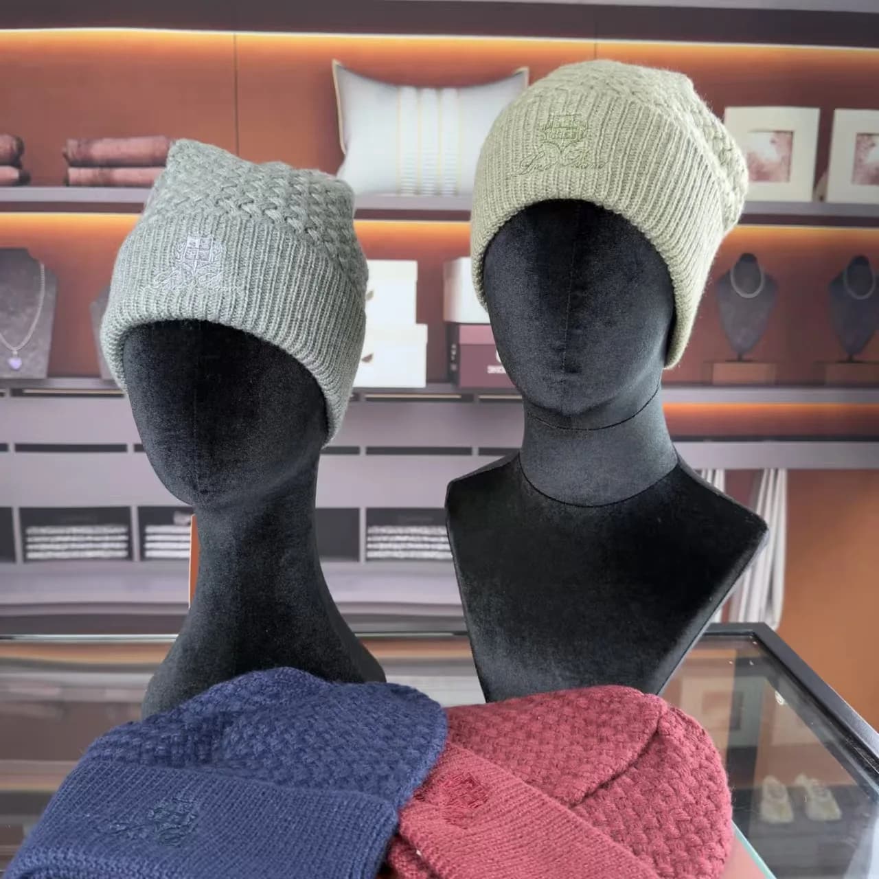 Winter New Product Thickened Cashmere Knitted Pineapple Needle Knitted Wool Hat Cold Hat Cashmere Hat for Men and Women