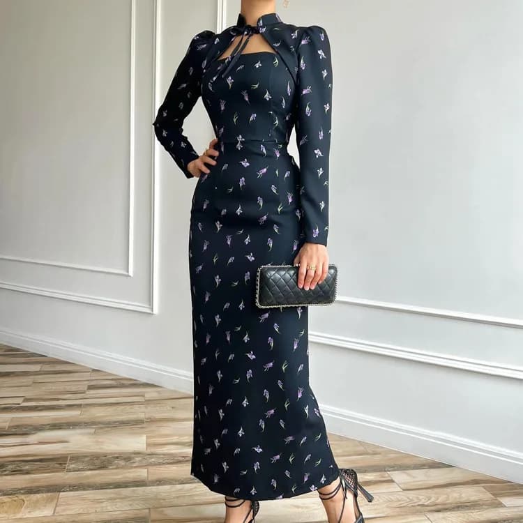 Abito lungo elegante da donna con stampa floreale nero e viola, vestito da festa aderente a maniche lunghe con scollo a mandarino e cut-out