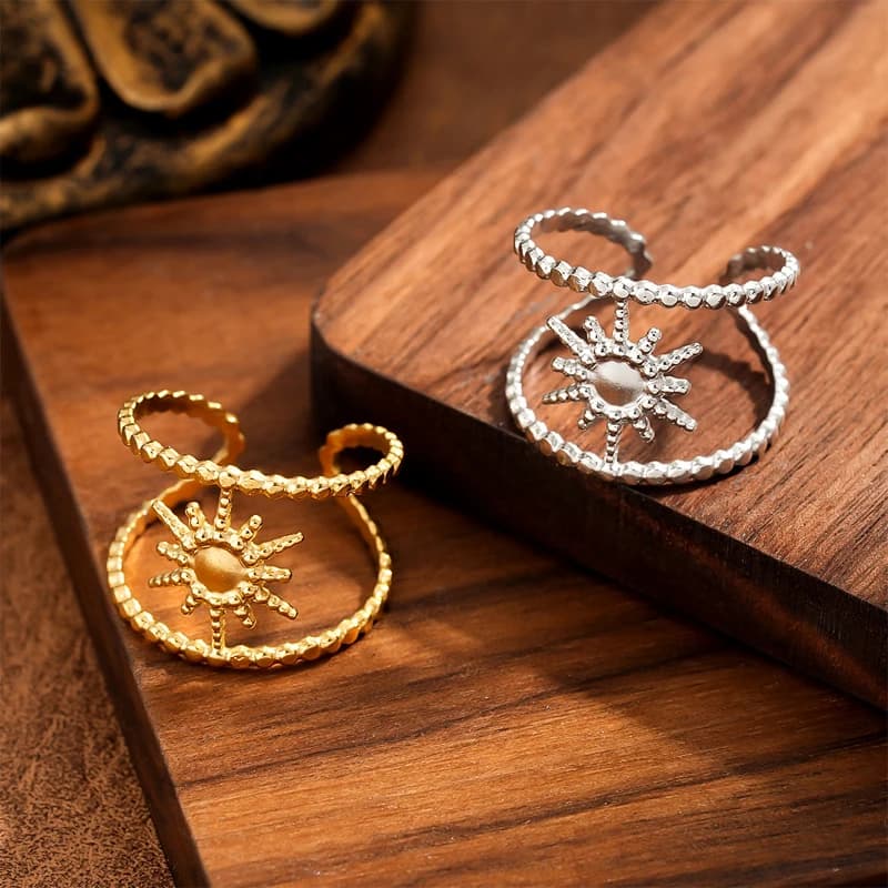 Un anello unico e regolabile in acciaio inossidabile da donna, con un anello in acciaio al titanio di alta gamma a forma di stella e un design a linea irregolare di nicchia, anello aperto di lusso leggero che non sbiadisce.