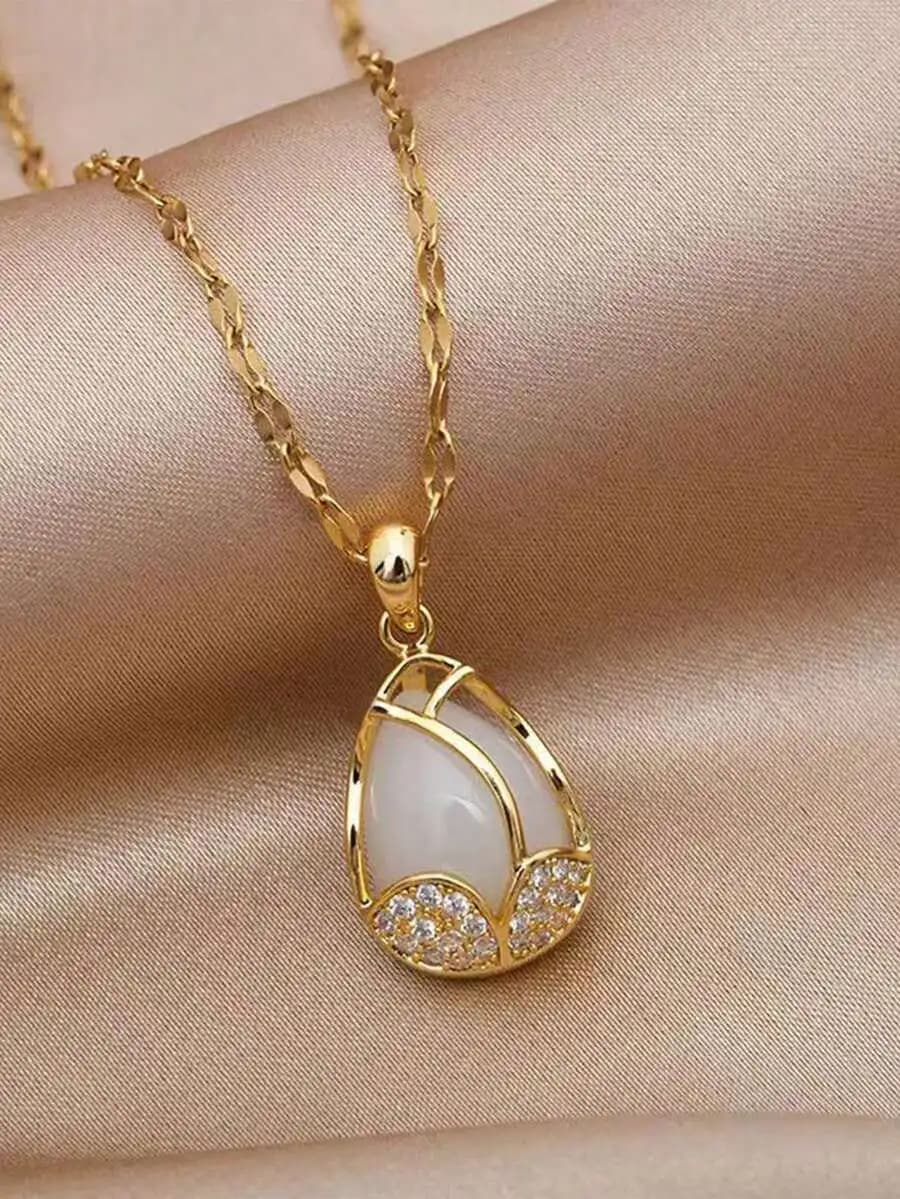 1pc Titanium Steel Tulip Necklace, Popular Design Won't Fade, High-End Women Clavicle Chain, Hypoallergenic, Suitable For Daily