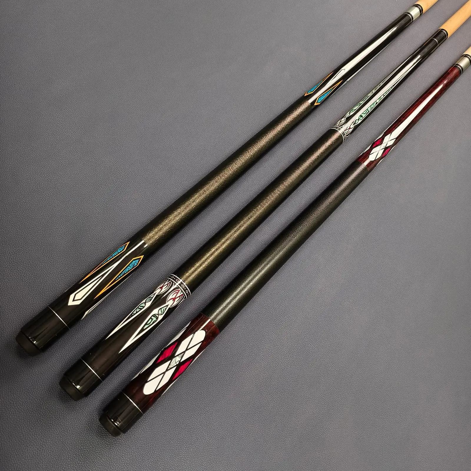 Billiard Cue Stick Smooth Wood Shaft Two Piece Portable Pool Stick for Beginner and Advanced Billiards Players