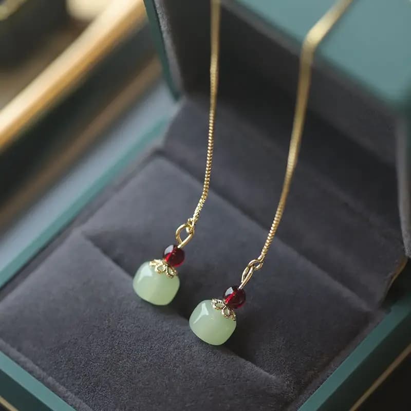 The Elegant Earrings with Gao Bing Beads Are Suitable for Daily Use and as Accessories