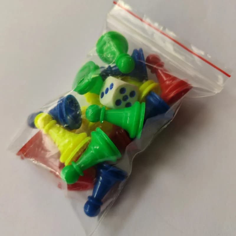 1 Set = 16 pezzi di pezzi di scacchi in plastica + 1 pezzo di dadi a punti da 16mm per accessori per giochi da tavolo