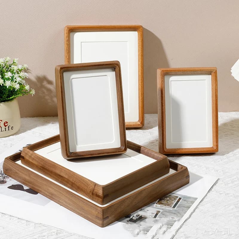Cornice ad angolo rotondo con mortasa e tenone in legno massello di noce nera. Elegante cornice per foto di coppia, espositore per decorazioni per la casa