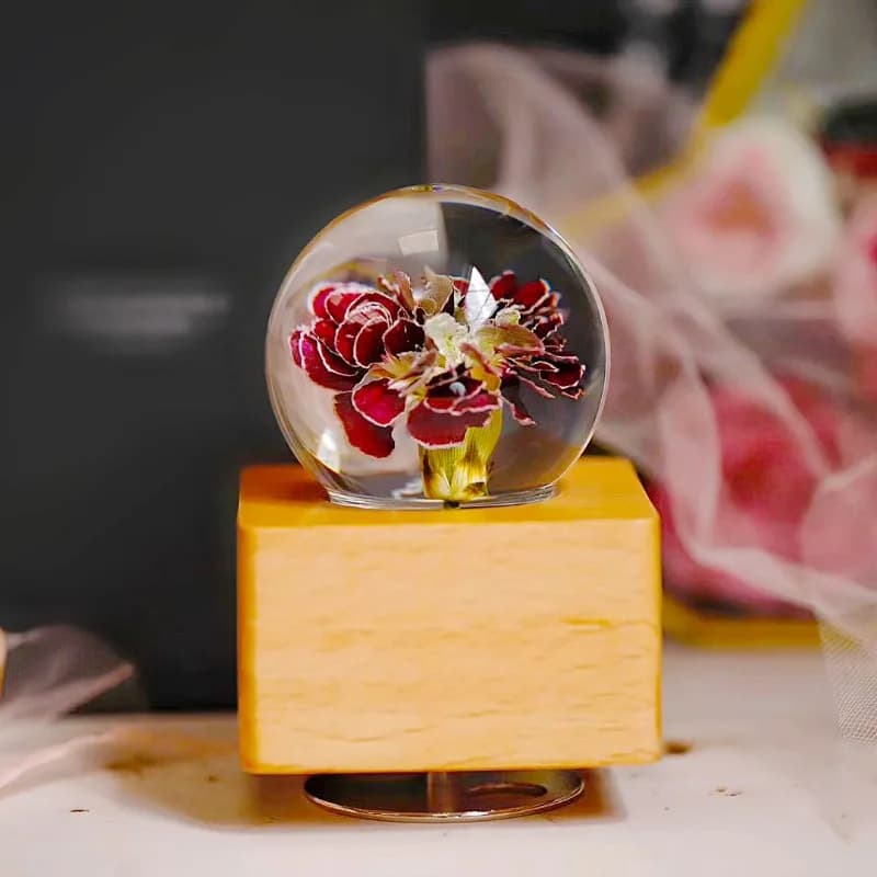 Luce notturna a sfera di cristallo con rosa eterna, dente di giuda e resina luminosa, su piccola base in legno, decorazione per la casa.