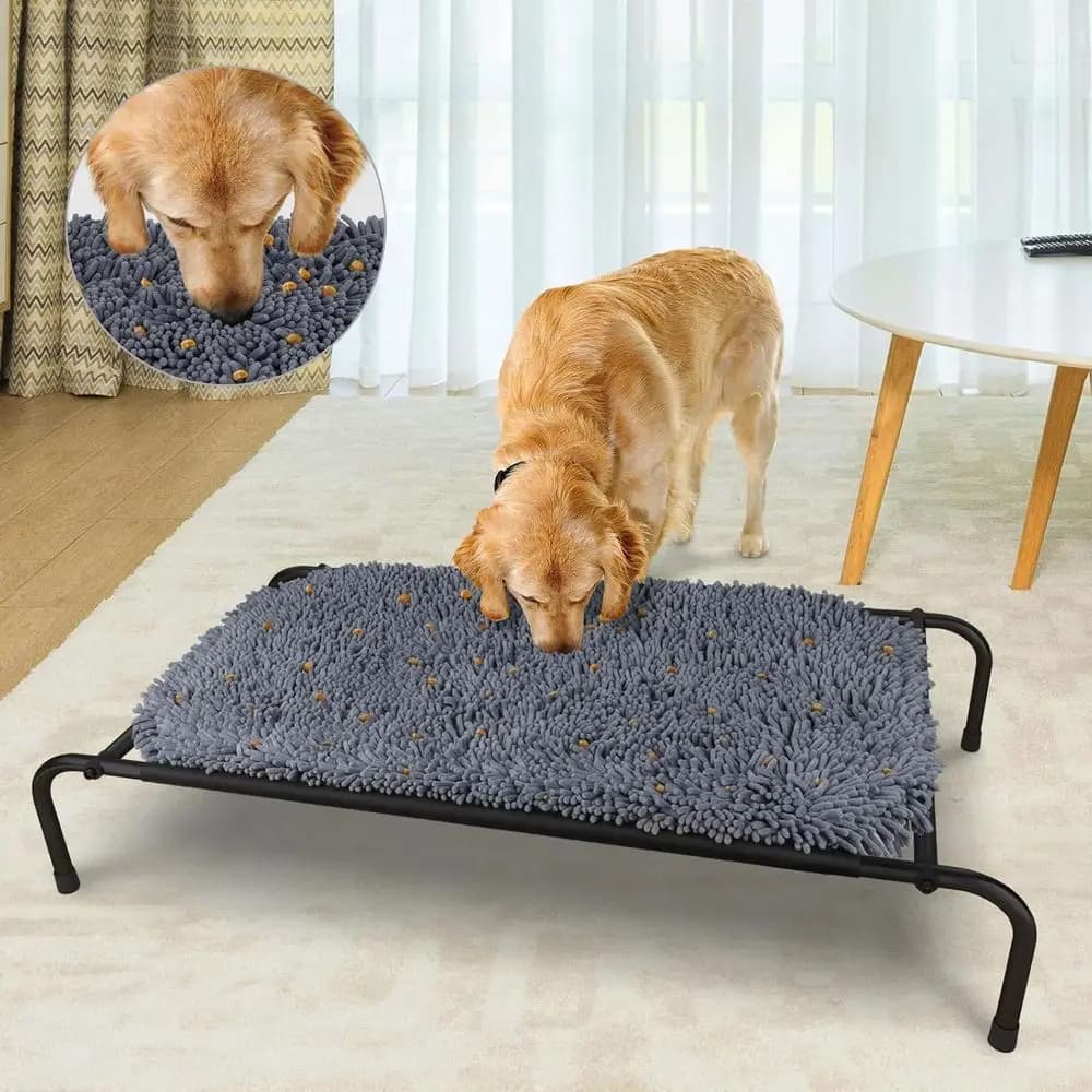 Cuccia Rialzata per Cani con Tappetino Snule, 2 in 1, Letto per Cani Rialzato per Uso Interno ed Esterno, Cuccia Portatile Calda per Animali Domestici con Gioco Puzzle per l'Alimentazione