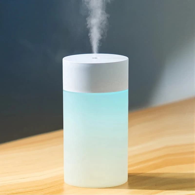 Umidificatore d'Aria USB a Ultrasuoni con Luce LED, Mini Diffusore di Oli Essenziali, Purificatore per Auto, Generatore di Nebbia Aromatica con Luce Romantica