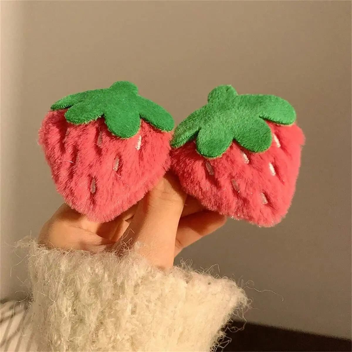 2 fermagli per capelli da donna a forma di fragola in peluche rosa, carini, per frangia laterale e per scattare foto all'aperto, accessori rosa per San Valentino