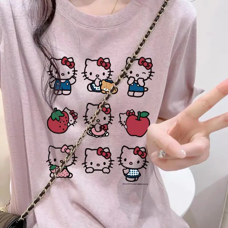 T-shirt Donna Primavera Estate 2026 Hello Kitty a Maniche Corte con Stampa sulle Spalle, Nuova Collezione Cartone Animato, Sottile, Casual, Effetto Ringiovanente, Trendy, Stile Ins