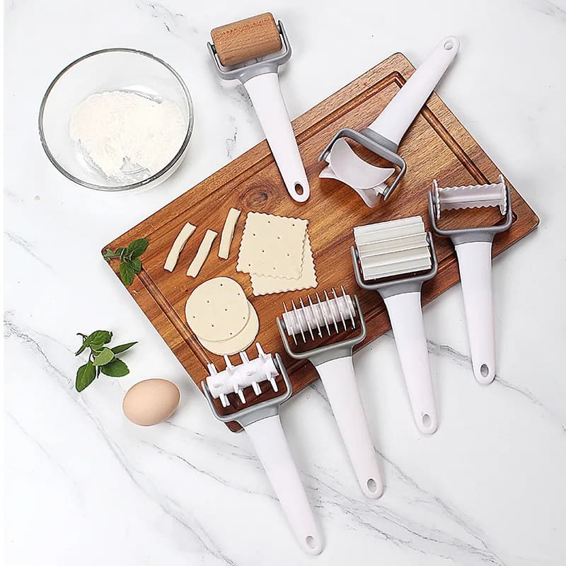 Set di strumenti per pasta di pane Taglierina per noodle Coltello per rete Ago per impasto Puncher Rullo per impasto Cottura da cucina Strumento di cottura multifunzionale