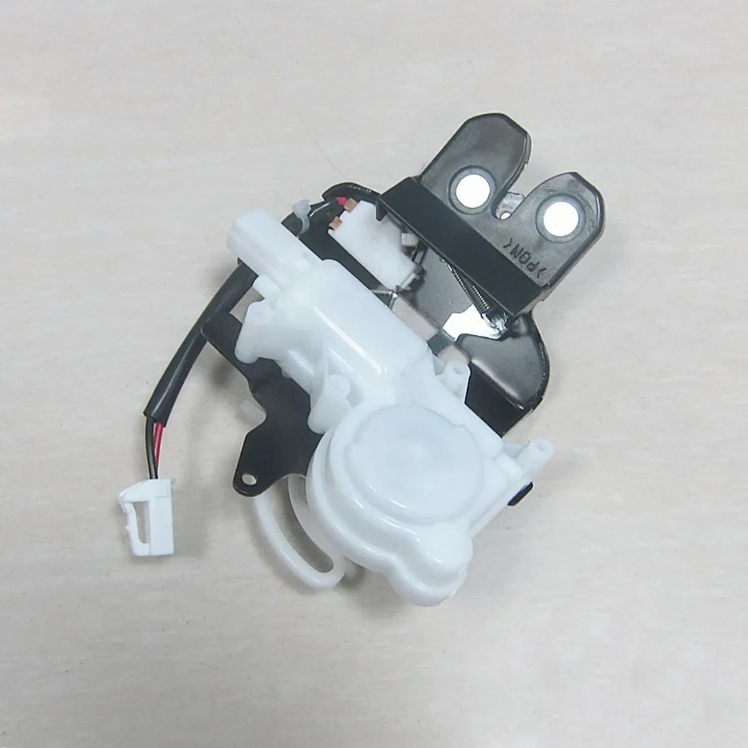 OE# G22C-56-820A Car Auto Accessories New body trunk lid lock actuator controller for Mazda 6 2002-2008 GG Sedan 4 door