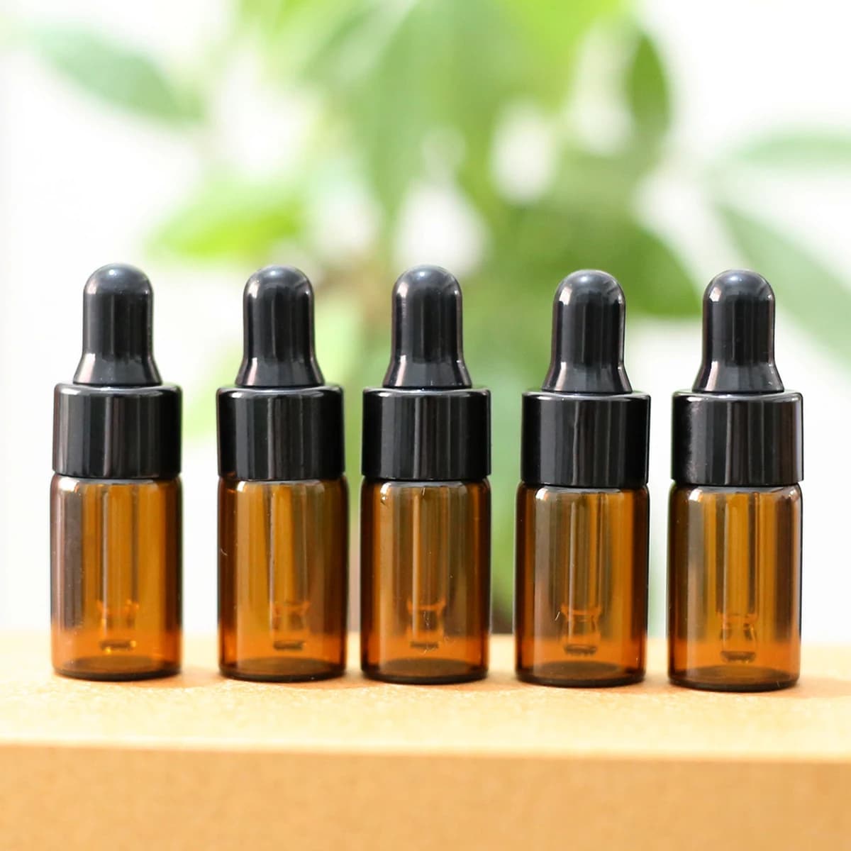 50 pz 3 ml Cosmetici Bottiglie di vetro con contagocce ambrato Bottiglie di olio essenziale carino con contagocce per profumi Elementi essenziali da viaggio