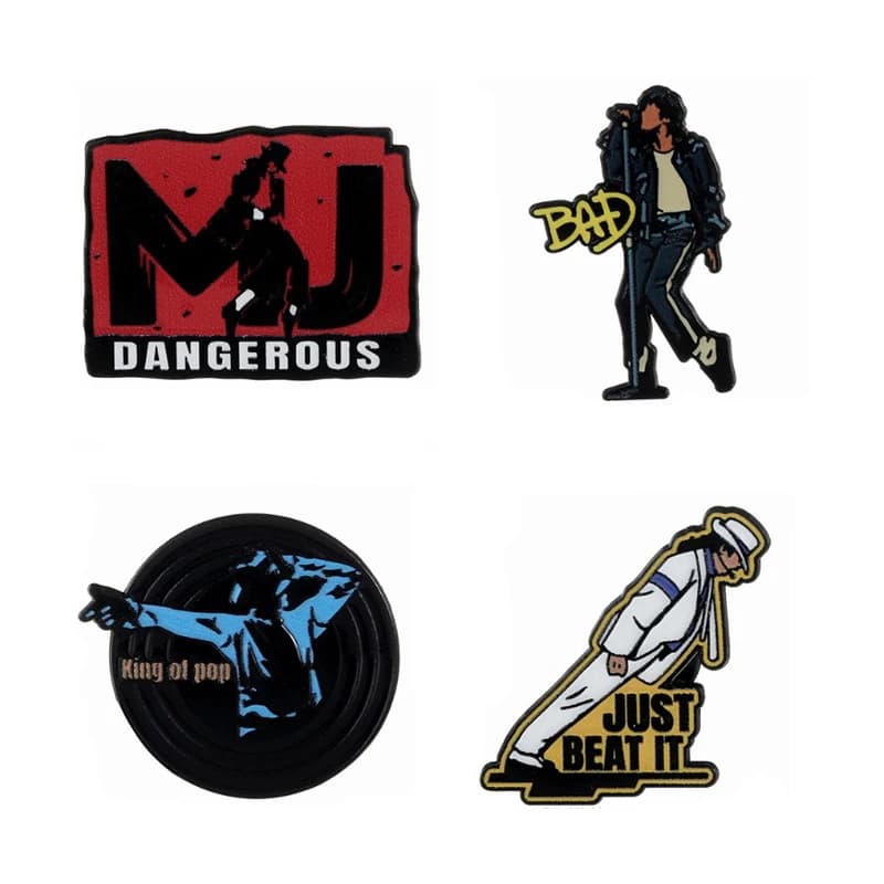 Distintivi a forma di MJ del cantante dei cartoni animati, spille in lega della serie di lettere di caratteri creativi, accessori per abbigliamento e borse, regali per gli amici