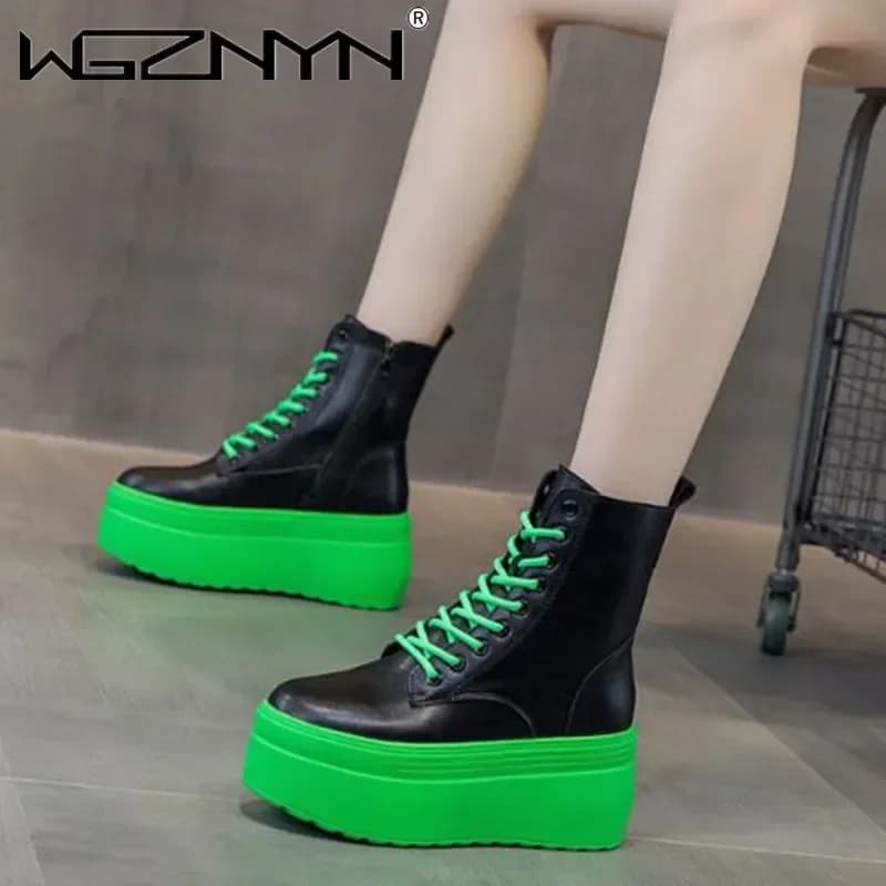 2025 Stivaletti in vera pelle Sneakers con plateau verde per donna Stivali da combattimento stringati da donna casual con fondo spesso Scarpe robuste
