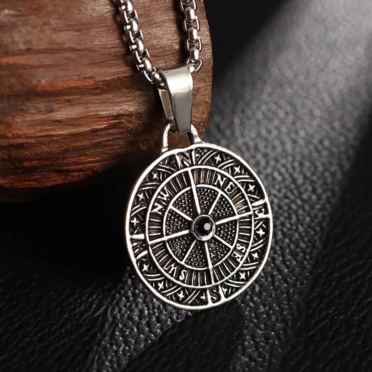 Advanced Circular Pendant Ornament Retro And Trendy Men's Viking Character Compass Compass Necklace
