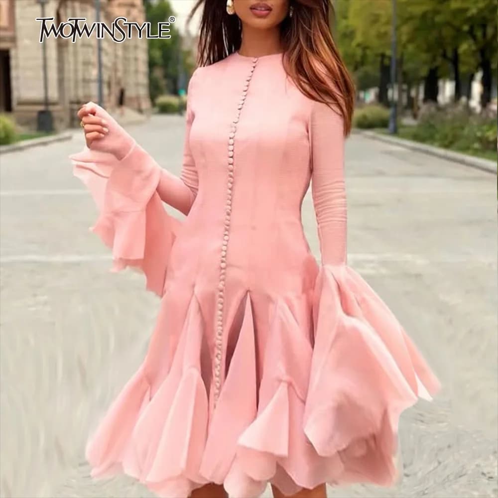 TWOTWINSTYLE Rosa Patchwork Abito con volant per le donne Girocollo Manica svasata Alta attesa Sottile Elegante Midi 107 CM Abito femminile 2025
