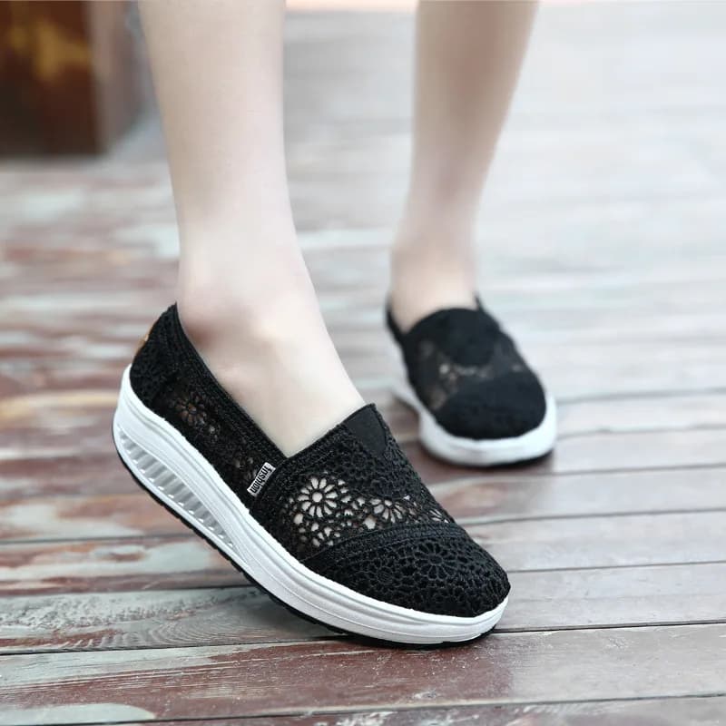 Scarpe casual da donna in rete di pizzo con suola spessa estiva, scarpe singole comode e semplici da donna traspiranti che aumentano l'altezza
