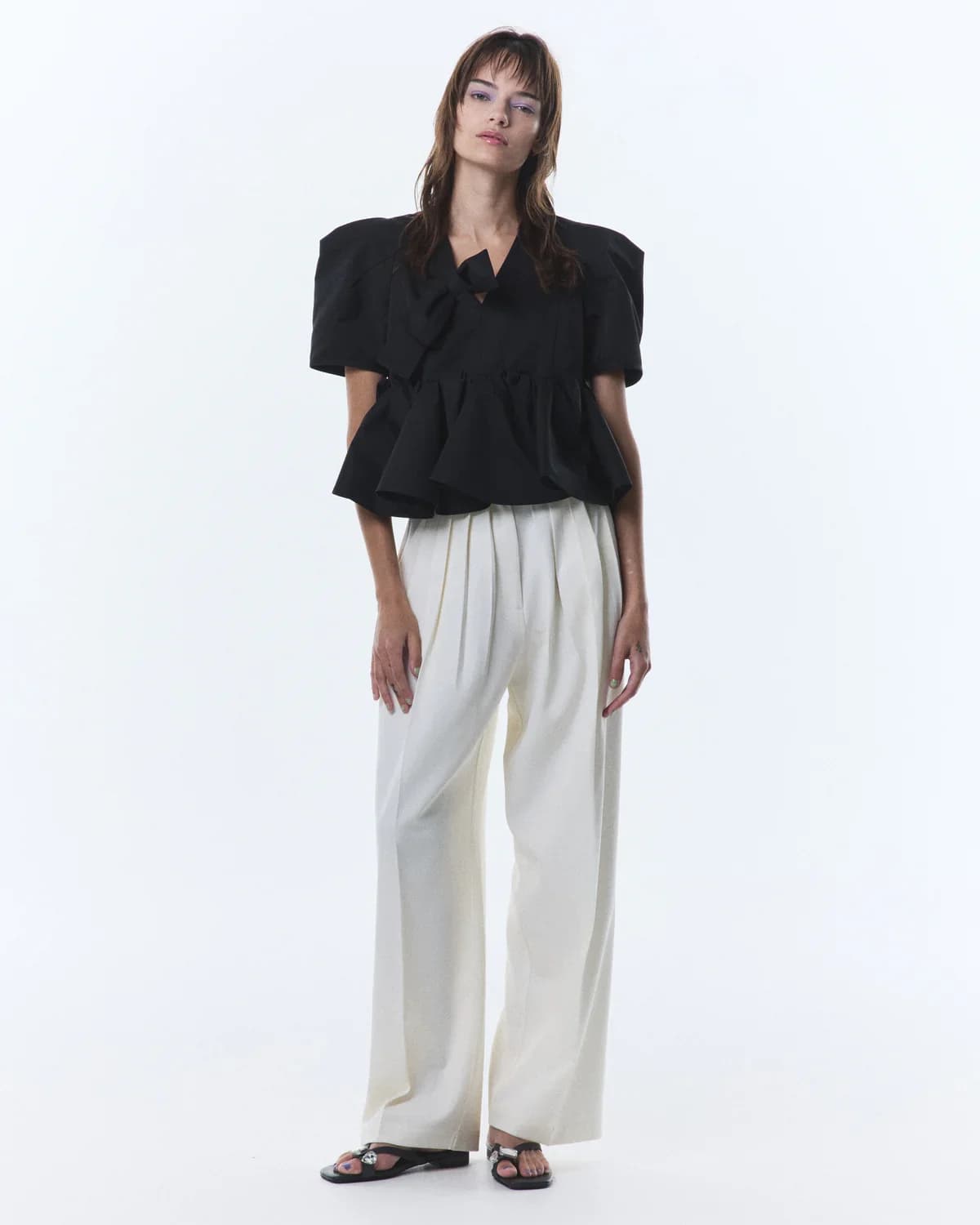 Camicetta Bianca a Maniche Corte con Volant, Nuova Collezione Estiva, Scollo a V con Fiocco, Maniche a Sbuffo, Peplum, Disponibile in 2 Colori, Top da Donna