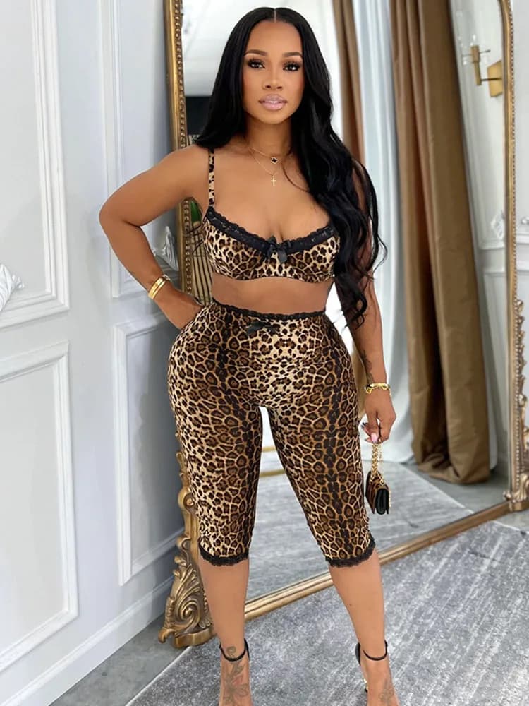 Doyerl Completo Sexy da Club con Stampa Leopardata per Donna, Set 2 Pezzi per Feste Rave, Top Reggiseno in Pizzo e Pantaloni a Mezza Gamba Coordinati